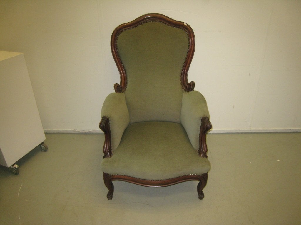 Klassieke voltaire fauteuil van hout en een velours bekledin, Niet ingevuld, Gebruikt, Niet ingevuld, Niet ingevuld