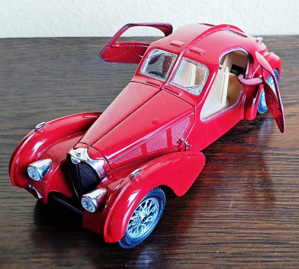 Bugatti Atlantic modelauto T57SC 1936 Italy, Ophalen of Verzenden, Zo goed als nieuw, Auto, Bburago