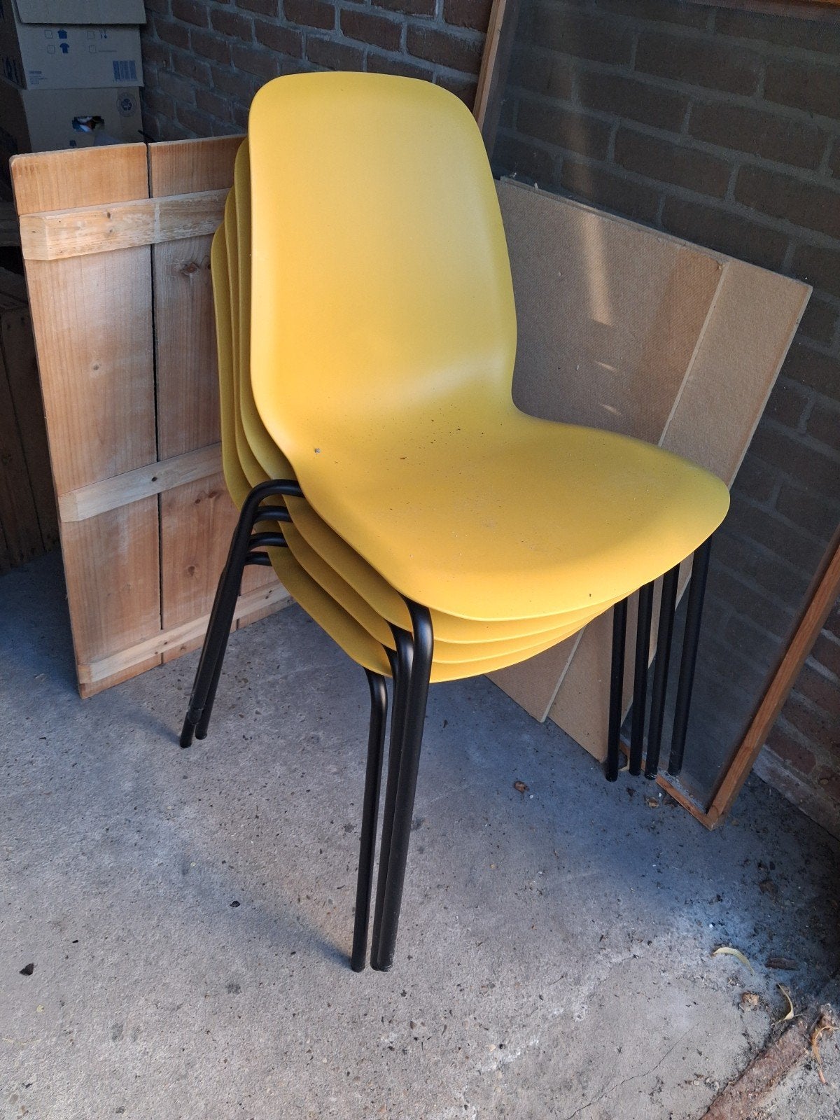 Set van 4 gele stapelbare stoelen, Huis en Inrichting, Stoelen, Ophalen, Modern, Stapelbaar, Overige kleuren, Vijf, Zes of meer stoelen