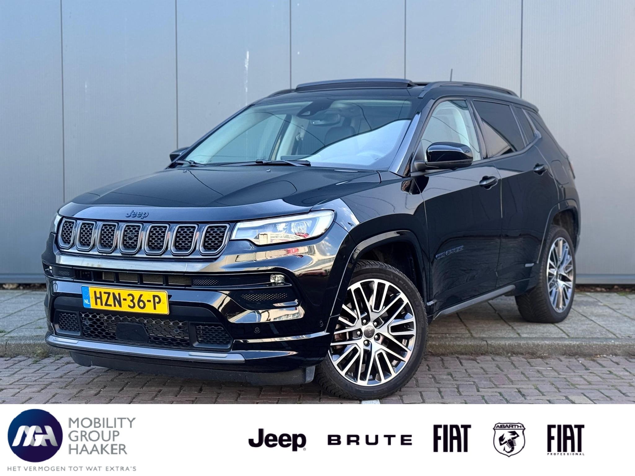 Jeep Compass 4xe 240 Plug-in Hybrid Electric Summit | Apple-
