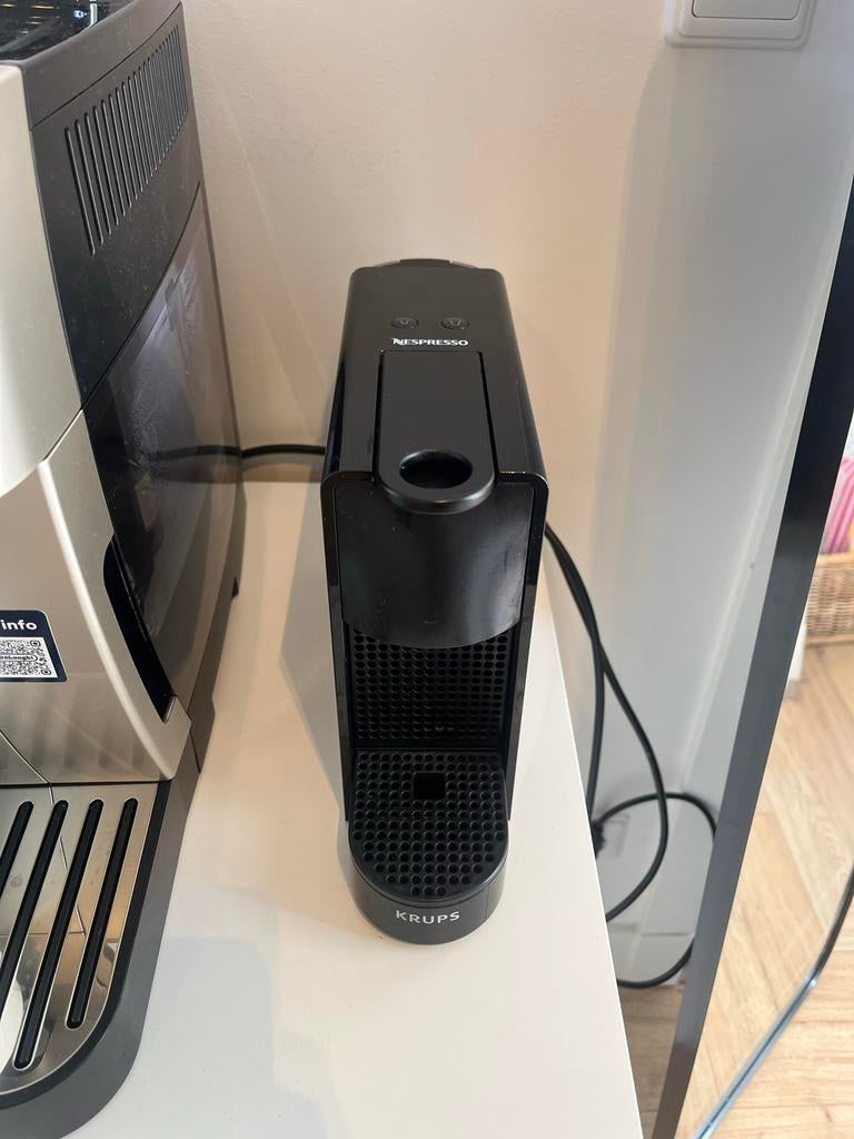 Nespresso Krups Essenza Mini - Compacte Espresso Machine, Espresso apparaat, Ophalen of Verzenden, Zo goed als nieuw, 1 kopje