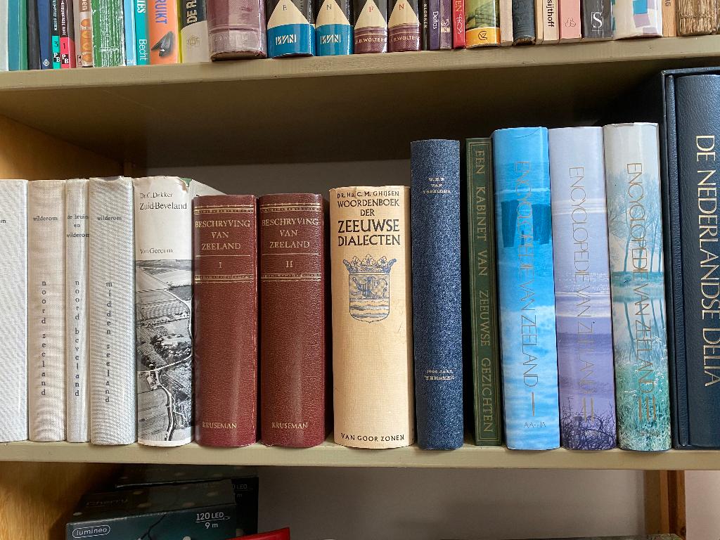 Boeken over Zeeland, Ophalen, Zo goed als nieuw, Diverse auteurs
