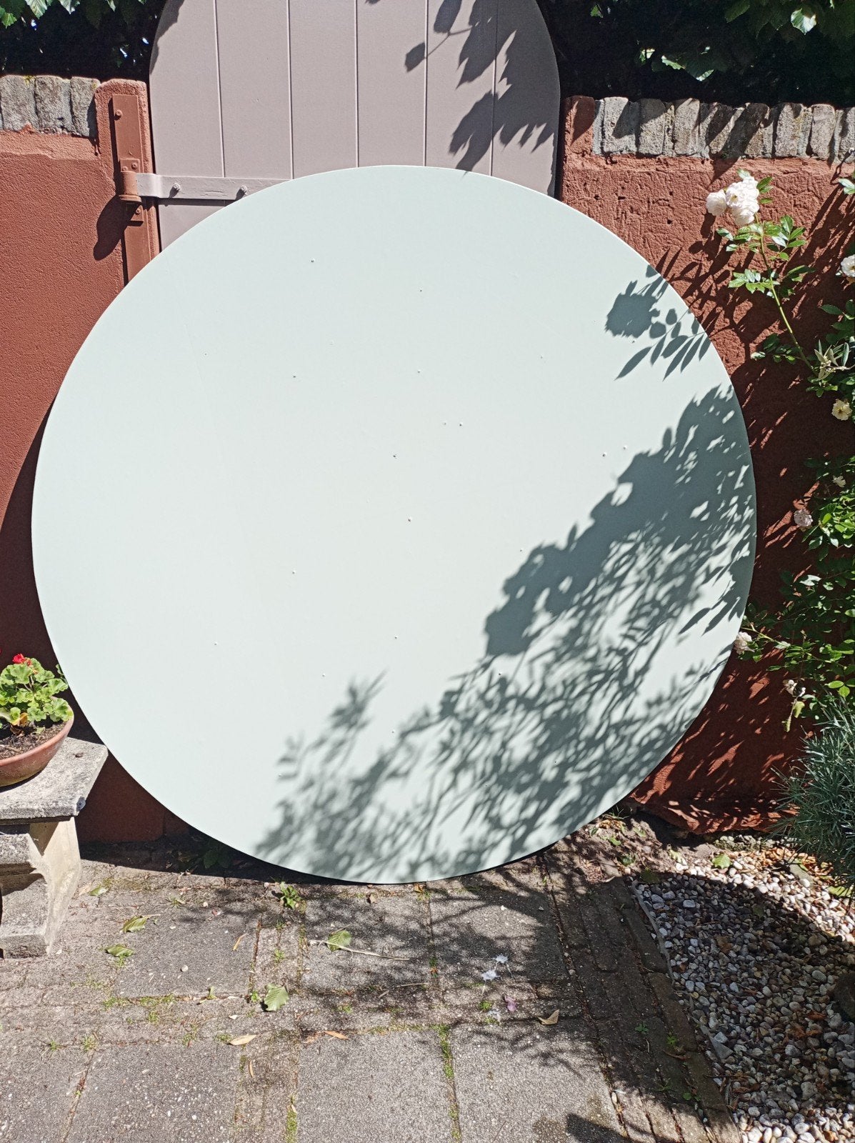 Groot rond decoratief muurpaneel, Ophalen