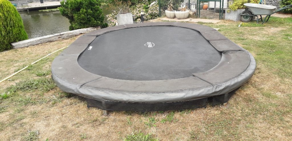 Inground Ovale Trampoline (Berg), Ophalen, Gebruikt