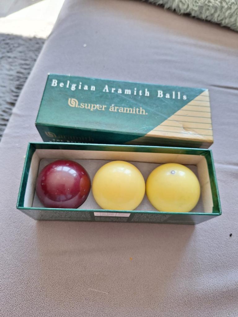biljartballen belgian aramith 61,5, Ophalen of Verzenden, Zo goed als nieuw, Keu of Ballen