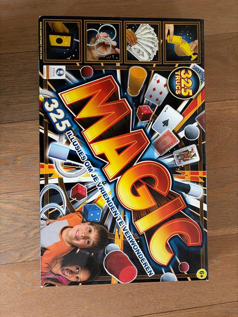 Grote Magie Doos met 325 Trucs - Compleet Goochelpakket, Ophalen of Verzenden, Zo goed als nieuw