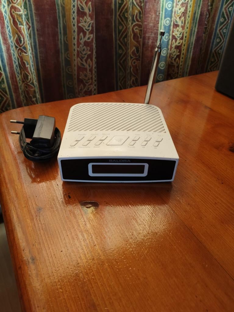 Salora klokwekkeradio radio met adapter en dab plus, Audio, Tv en Foto, Radio's, Ophalen