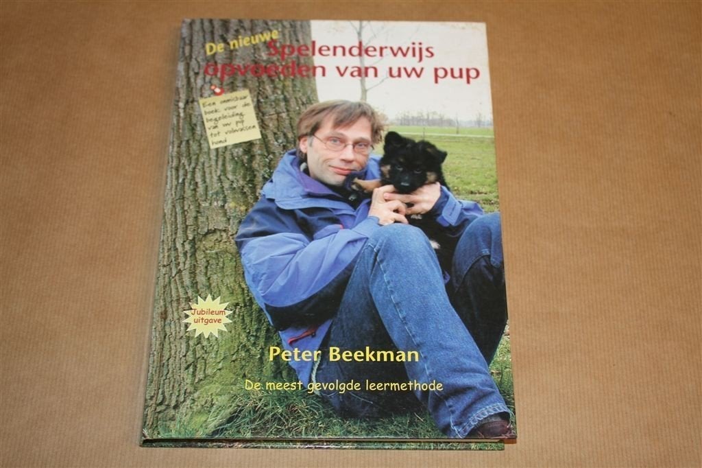 Spelenderwijs opvoeden van uw pup. Peter Beekman., Ophalen of Verzenden, Gelezen, Honden
