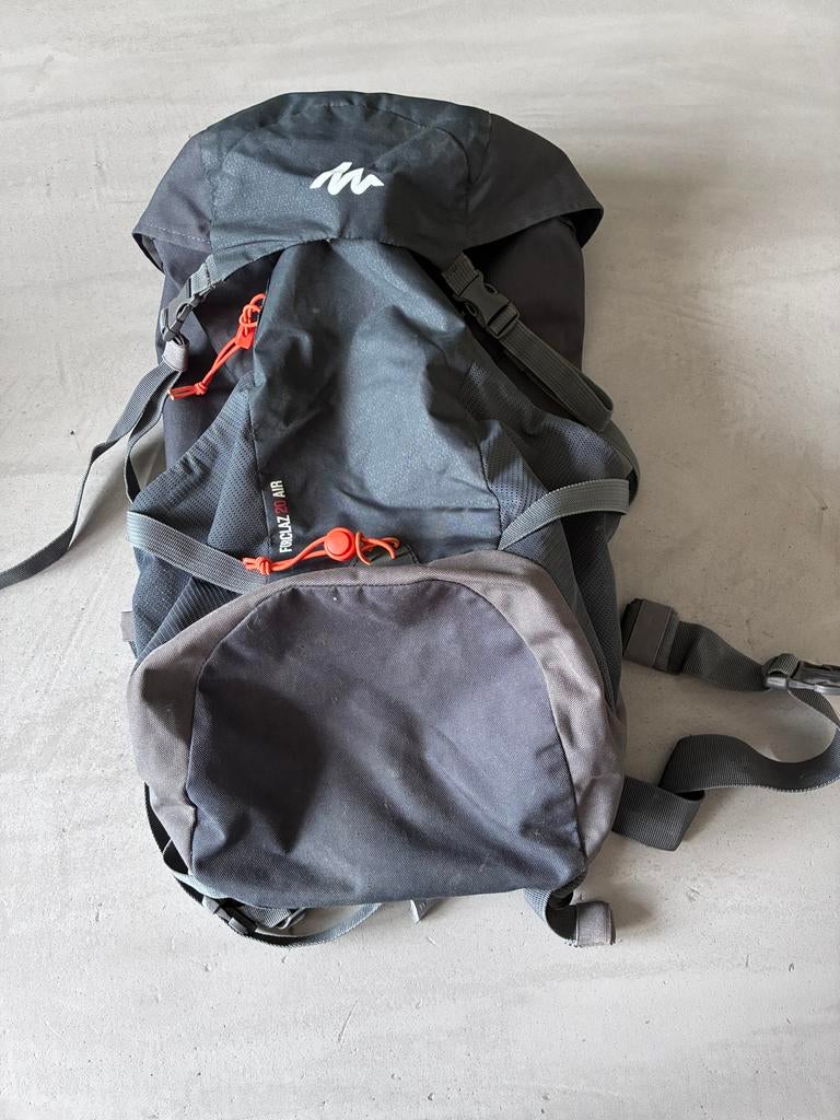 Quechua Forclaz 20 Air rugzak - Ideaal voor hikes en reizen, Sieraden, Tassen en Uiterlijk, Tassen | Rugtassen, Gebruikt, 25 tot 40 cm