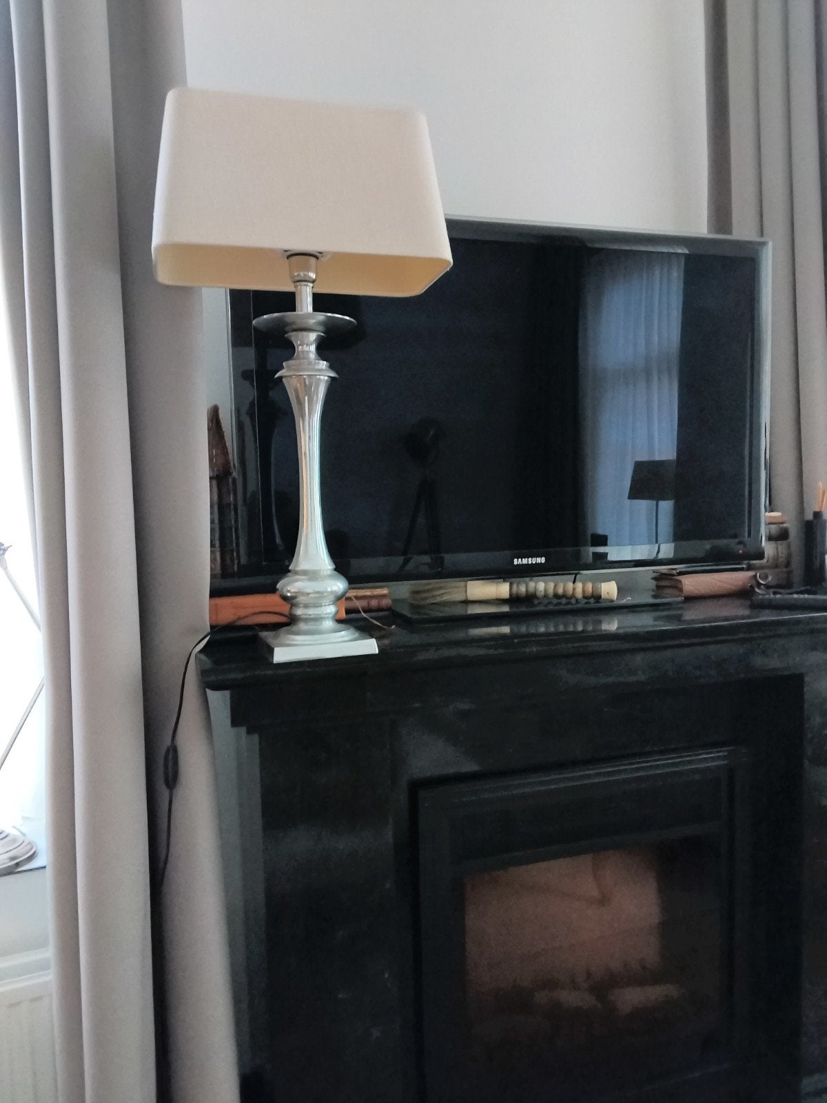 2 Grote Tafellampen met Metalen Voet en Ecru Linnenkap, Huis en Inrichting, Beige, Gebruikt, Metaal, Met kap