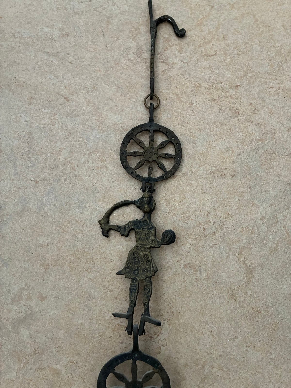 Vintage Antieke Koperen Wandkandelaar met Figuur en Wielen, Ophalen of Verzenden, Koper of Brons