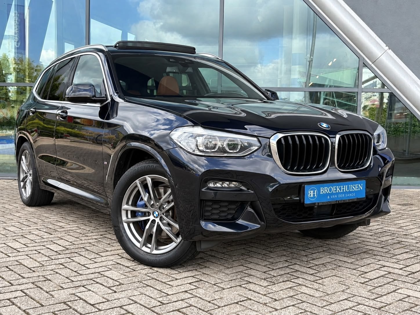 Foto 3 van BMW X3 XDrive30e High Executive M-Sport 293pk Panoramadak /