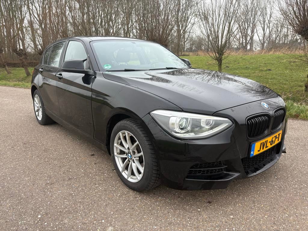 BMW 1-Serie F20 114I  5-DR 2013 Zwart m pakket nieuwe motor, 1-Serie, Zwart, 4 cilinders, Zwart