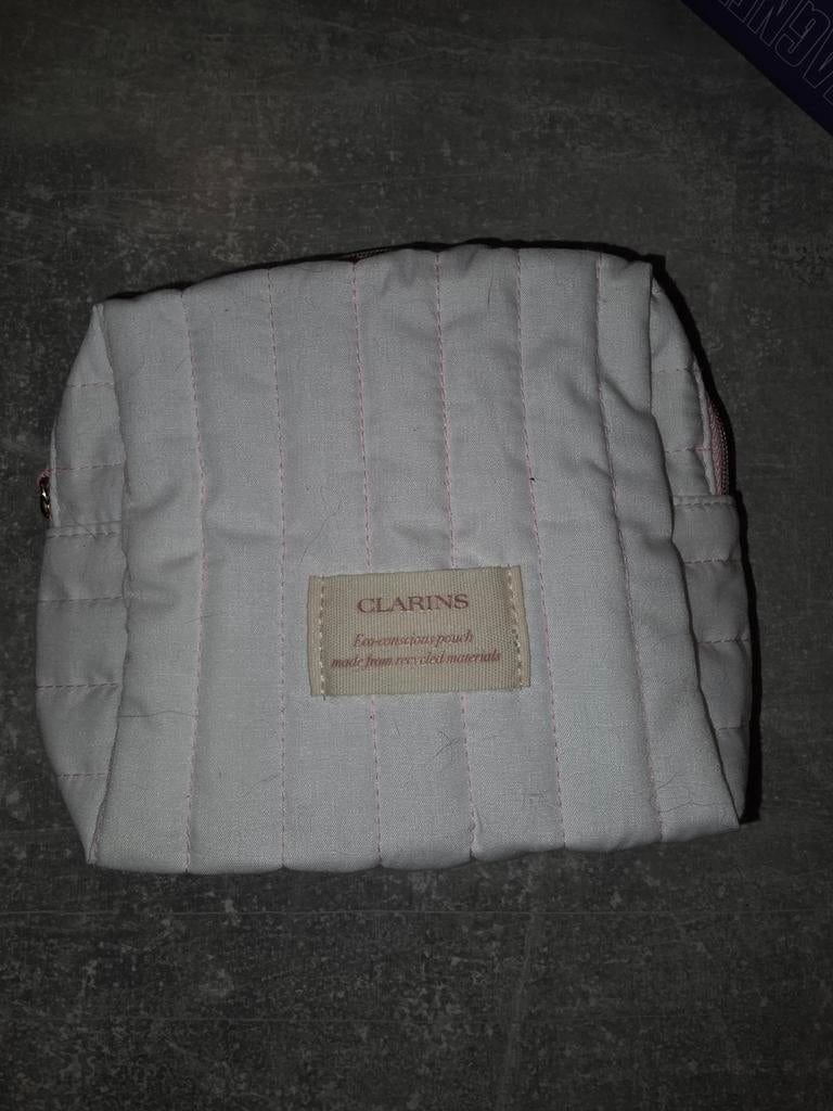 Clarins Make-up Tasje - Nieuw

Wit roze 14 x 13 x 5 cm, Sieraden, Tassen en Uiterlijk, Toilettassen, Wit, Onbekend, Nieuw, Ophalen of Verzenden