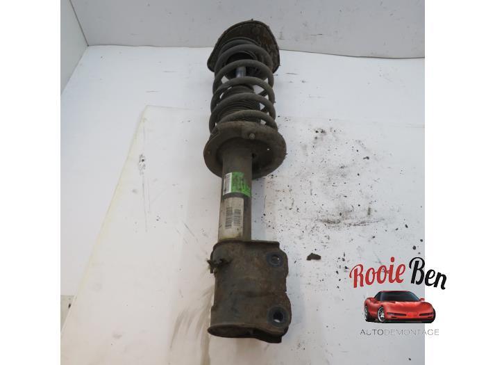 Schokdemperpoot rechts-voor van een Mitsubishi Colt, Gebruikt, -, -, Ophalen of Verzenden