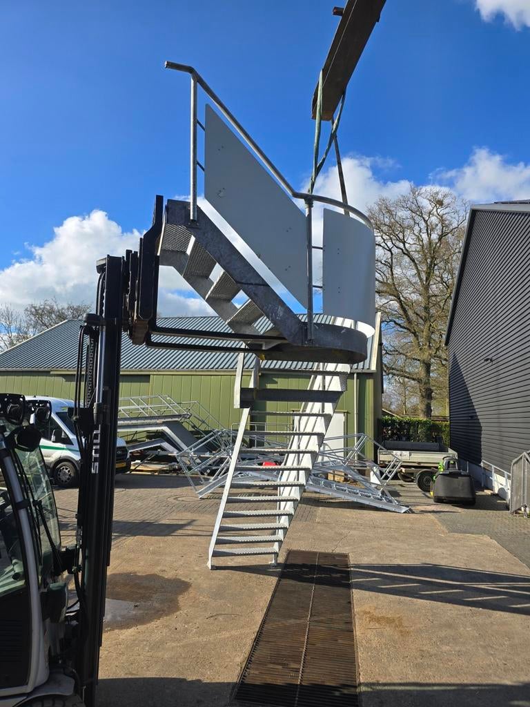 Stalen hoektrap gegalv. Hoog 3,45 mtr. Nob029, Doe-het-zelf en Verbouw, Ophalen