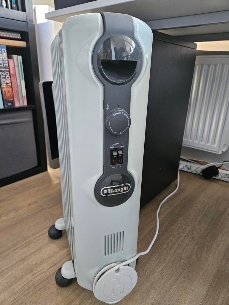 Oliegevulde elektrische radiator DeLonghi TRRS0715, Doe-het-zelf en Verbouw, Verwarming en Radiatoren, Ophalen