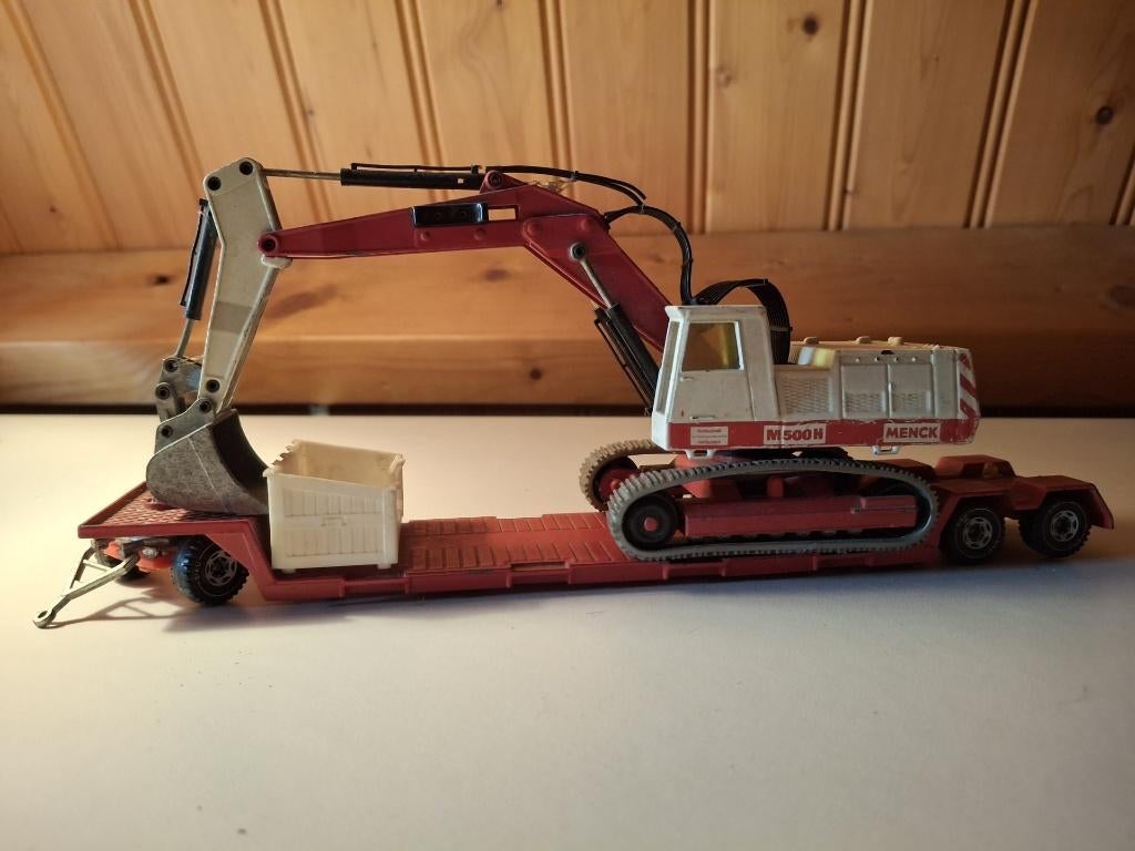 1:50 SIKU oplegger met graafmachine, Ophalen of Verzenden, Gebruikt, Bus of Vrachtwagen, SIKU