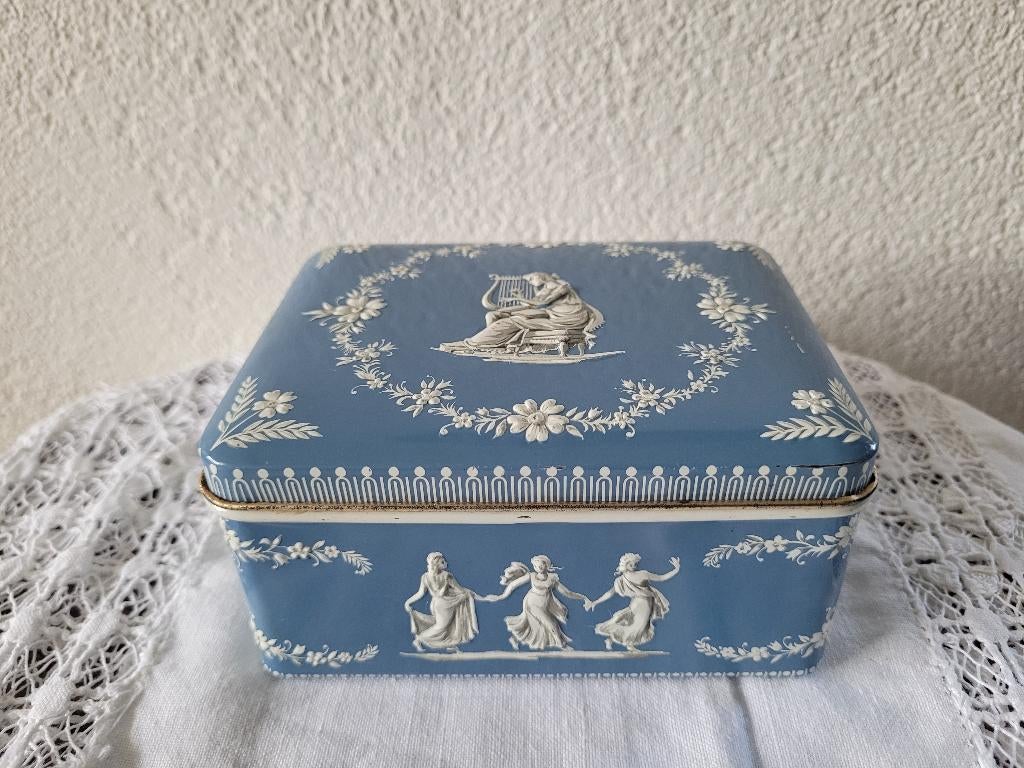 Leuk blikje in Wedgwood stijl muziek en dans, Verzamelen, Blikken, Ophalen of Verzenden, Zo goed als nieuw, Overige