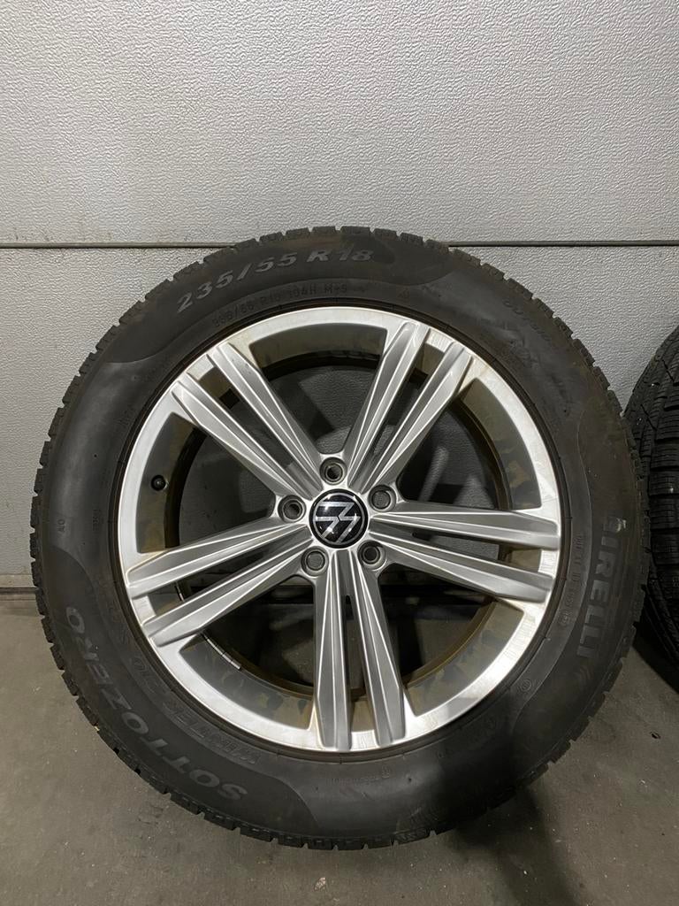 Winterbandenset VW Tiguan, Ophalen, 18 inch, Gebruikt, Banden en Velgen
