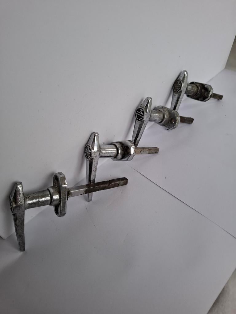 MG 4 Motorkapgrendels/Hendels - Zonder Achtermechanisme, Gebruikt, Voor, Ophalen of Verzenden, Motorkap