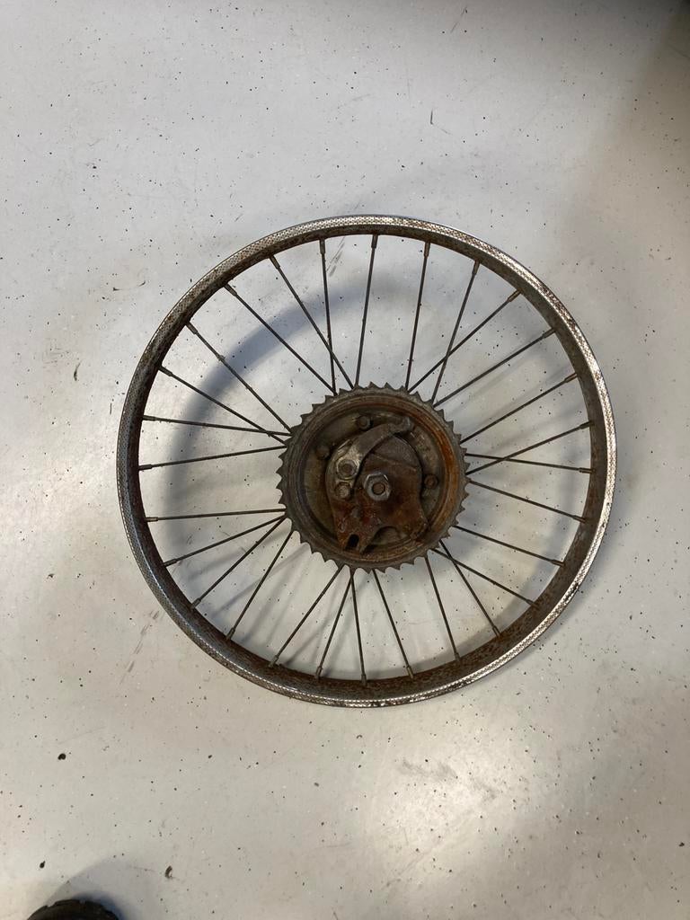 Achterwiel mobylette minimoby 16” opknapper, Fietsen en Brommers, Brommeronderdelen | Oldtimers, Ophalen of Verzenden, Zo goed als nieuw