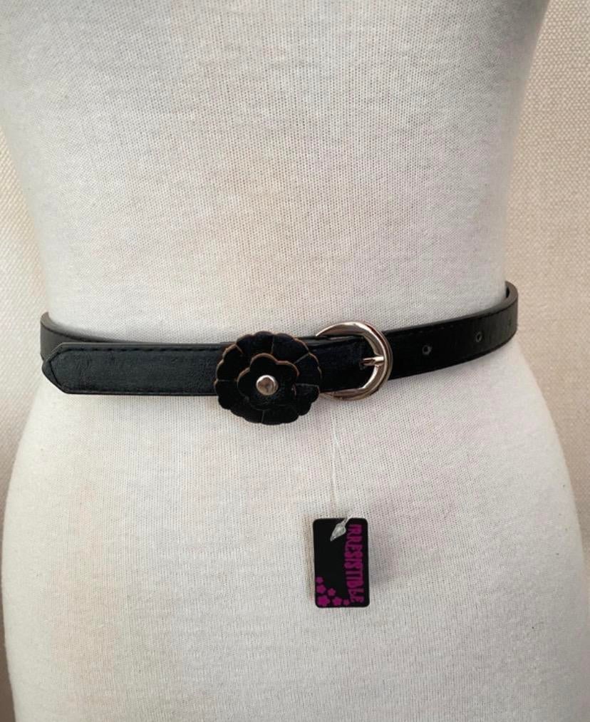 Irresistible riem met bloem applicatie - Nieuw, Minder dan 3 cm, Minder dan 80 cm, Zwart, Nieuw