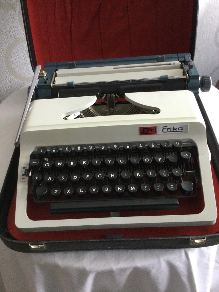 Ouderwetse typemachine “ ERIKA”, Antiek en Kunst, Ophalen