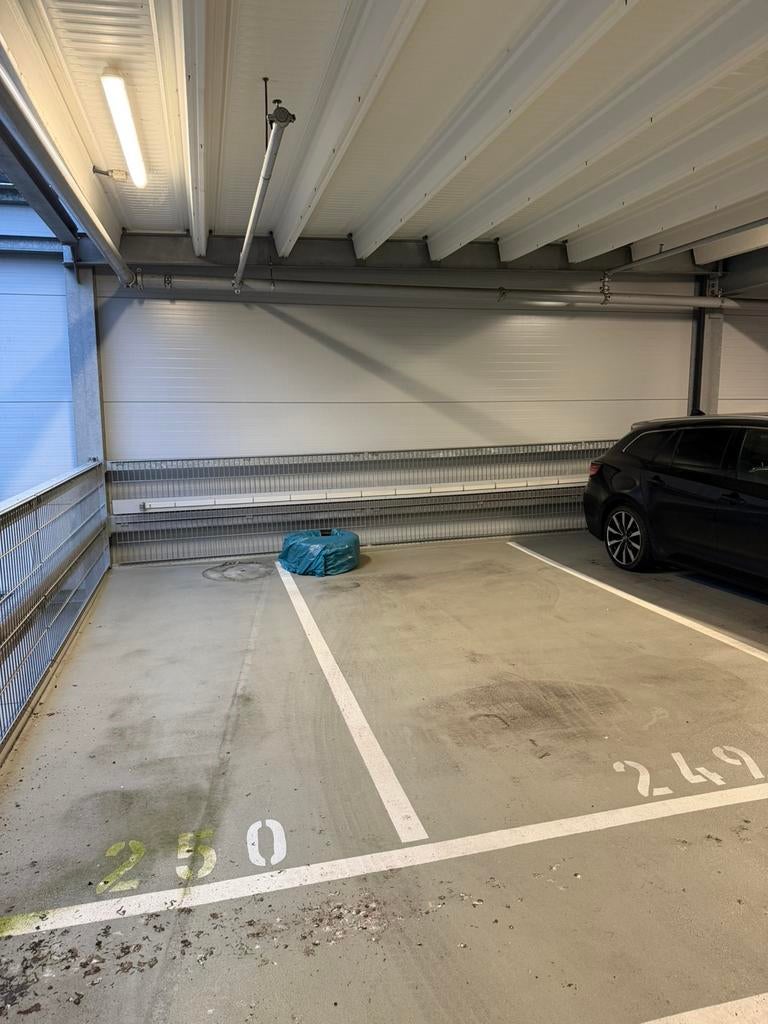 Motorparkeerplaatsen te huur Amsterdam Noord Distelweg, Huizen en Kamers, Garages en Parkeerplaatsen, Amsterdam