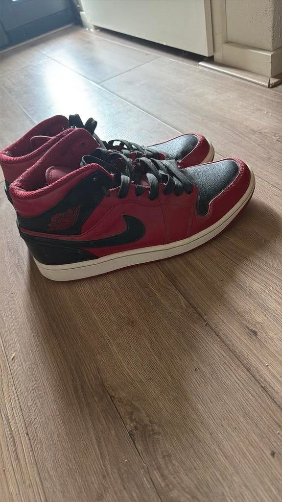 Nike Air Jordan 1 Mid Maat 44, Ophalen of Verzenden, Zo goed als nieuw, Schoenen