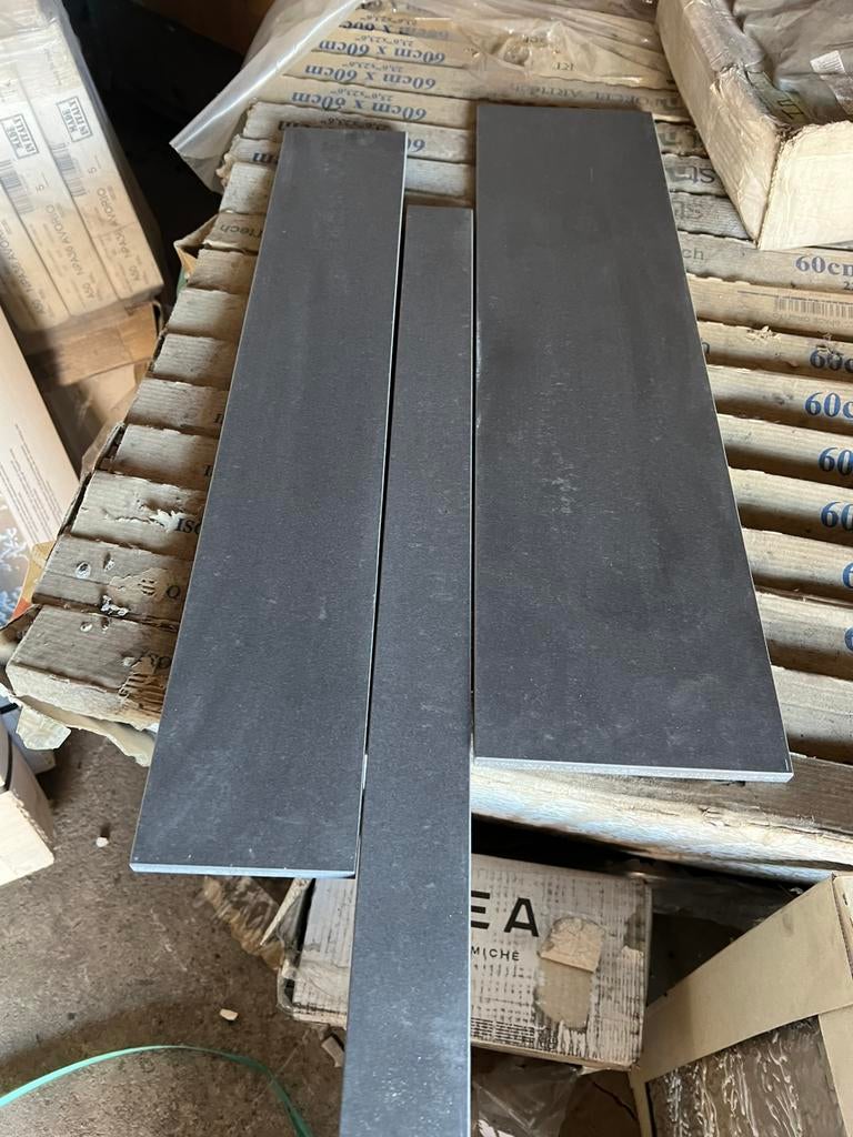 Tegels black mat 20€ per doos 5/10/15 x60 cm, Ophalen, Zo goed als nieuw, Minder dan 5 m², Wandtegels