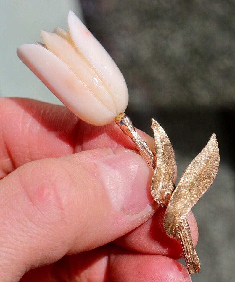 Vintage 14 k gouden broche met engelenhuid koraal, Sieraden, Tassen en Uiterlijk, Broches, 4 tot 7 cm, Gebruikt, Verzenden, Met edelsteen