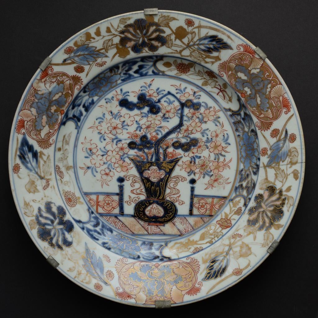 Japans Arita Imari bord, vroeg 18e eeuw, Ø 33 cm, Antiek en Kunst, Ophalen of Verzenden
