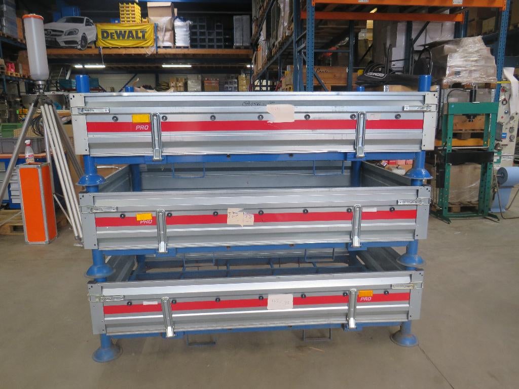 stapelbakken stapelkratten opslagbakken met 4 kleppen, Doe-het-zelf en Verbouw, Overige Doe-het-zelf en Verbouw, Gebruikt, Ophalen