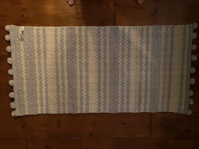 Badmat zara home lichtblauw/ecru streep + pompoenen 60x120cm, Ophalen of Verzenden, Nieuw, Blauw, Badmat