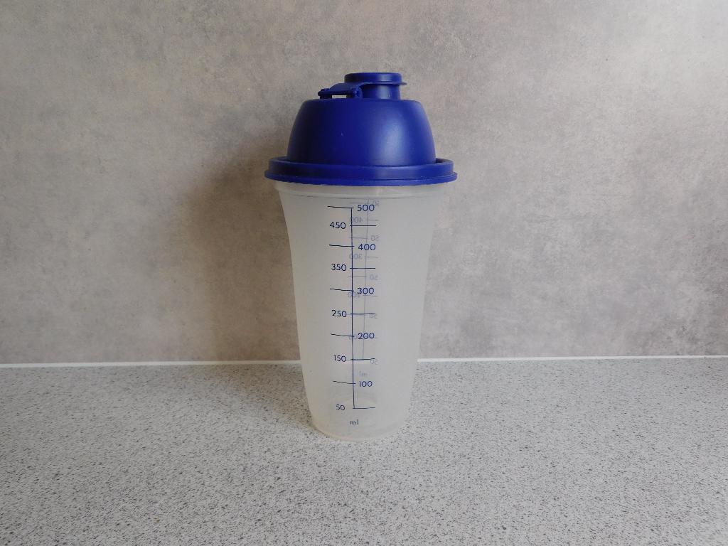 Tupperware Quickshaker 600 ml. Blauw, Huis en Inrichting, Keuken | Tupperware, Ophalen of Verzenden, Zo goed als nieuw, Blauw