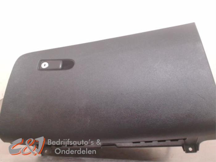 Dashboardkastje van een Mercedes Vito