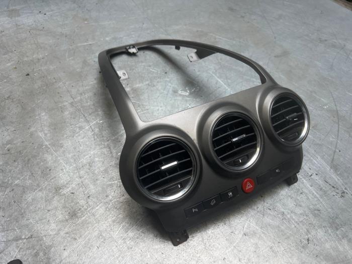 Luchtrooster Dashboard van een Opel Antara, Gebruikt, -, -, Opel