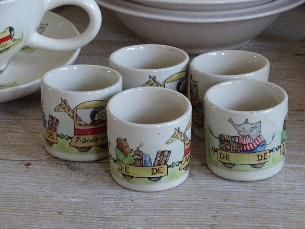 Kinderservies, Jet, Friends on Holiday, zo goed als nieuw, Overige typen, Ophalen of Verzenden, Zo goed als nieuw, Overige stijlen