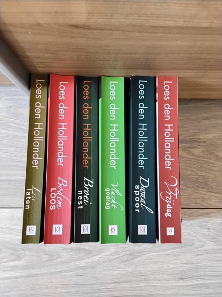 Serie van 6 boeken van Loes den Hollander., Ophalen, Gelezen
