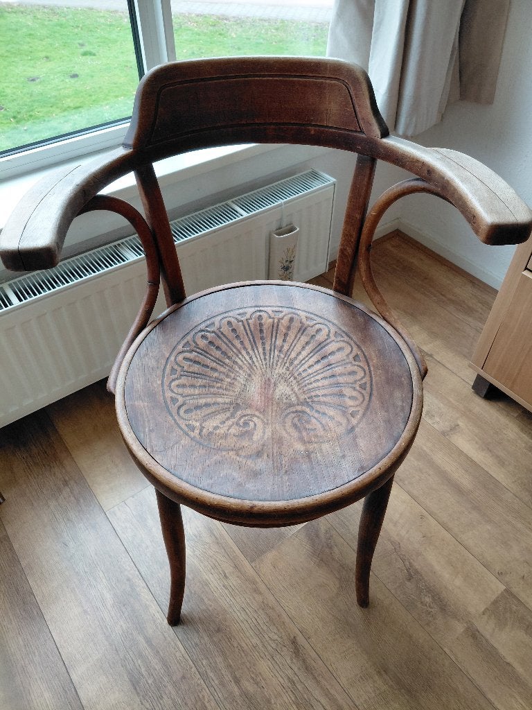 Authentieke Thonet stoel, Ophalen