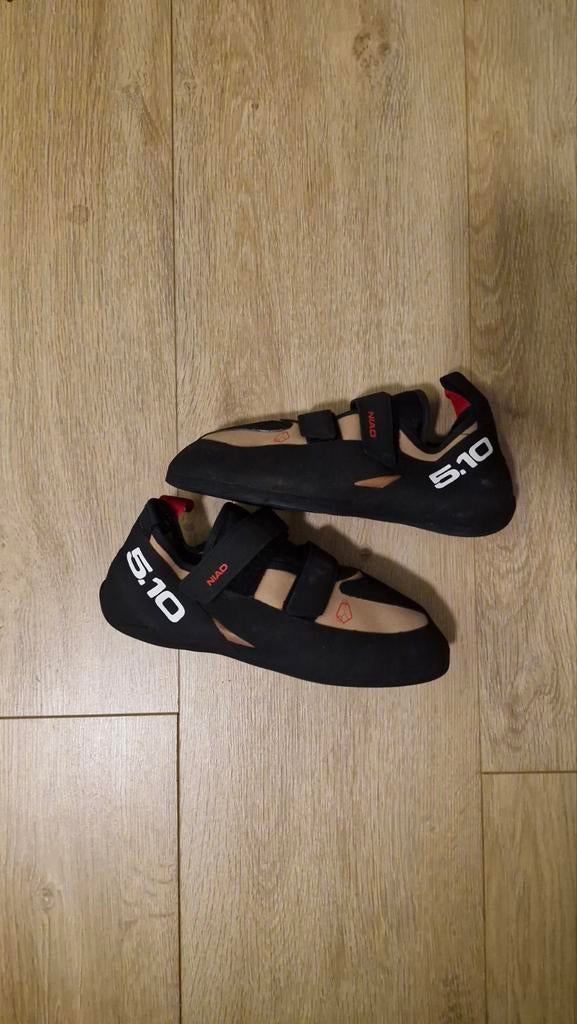Adidas Five Ten klimschoenen valt als maat 41 (label 45) – b, Sport en Fitness, Klimsport, Ophalen of Verzenden, Nieuw, Klimsportschoenen