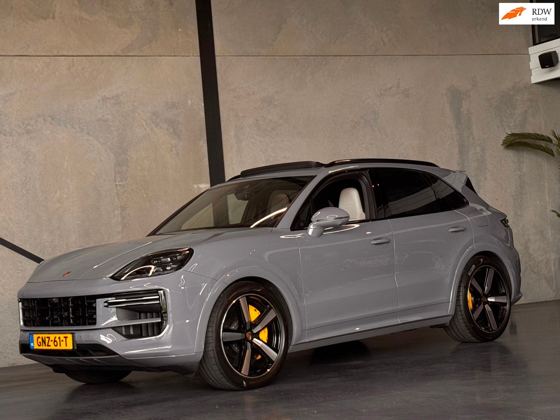 Porsche Cayenne 4.0 Turbo E-Hybrid, SportDesign, PDCC, PCCB, Auto's, Automaat, Gebruikt, 3000 kg, Vierwielaandrijving