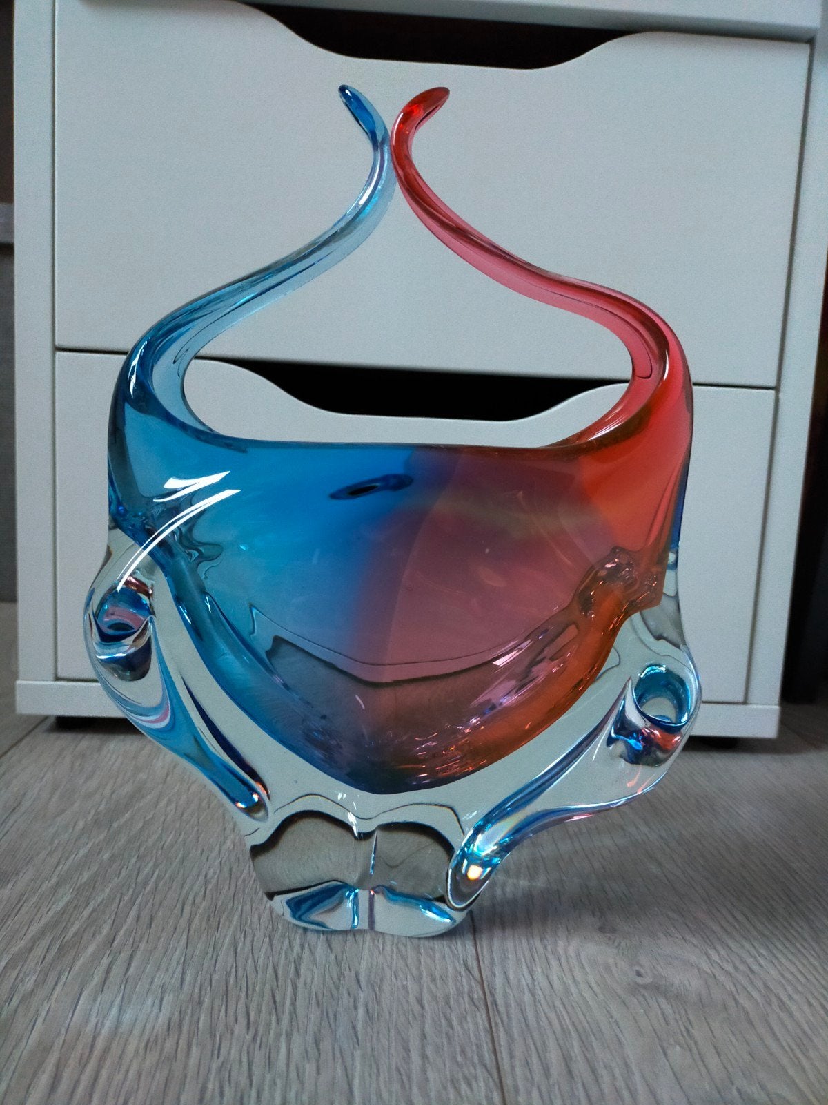 Josef Hospodka Chribska Glazen Vaas Blauw/Rood, Antiek en Kunst, Ophalen of Verzenden