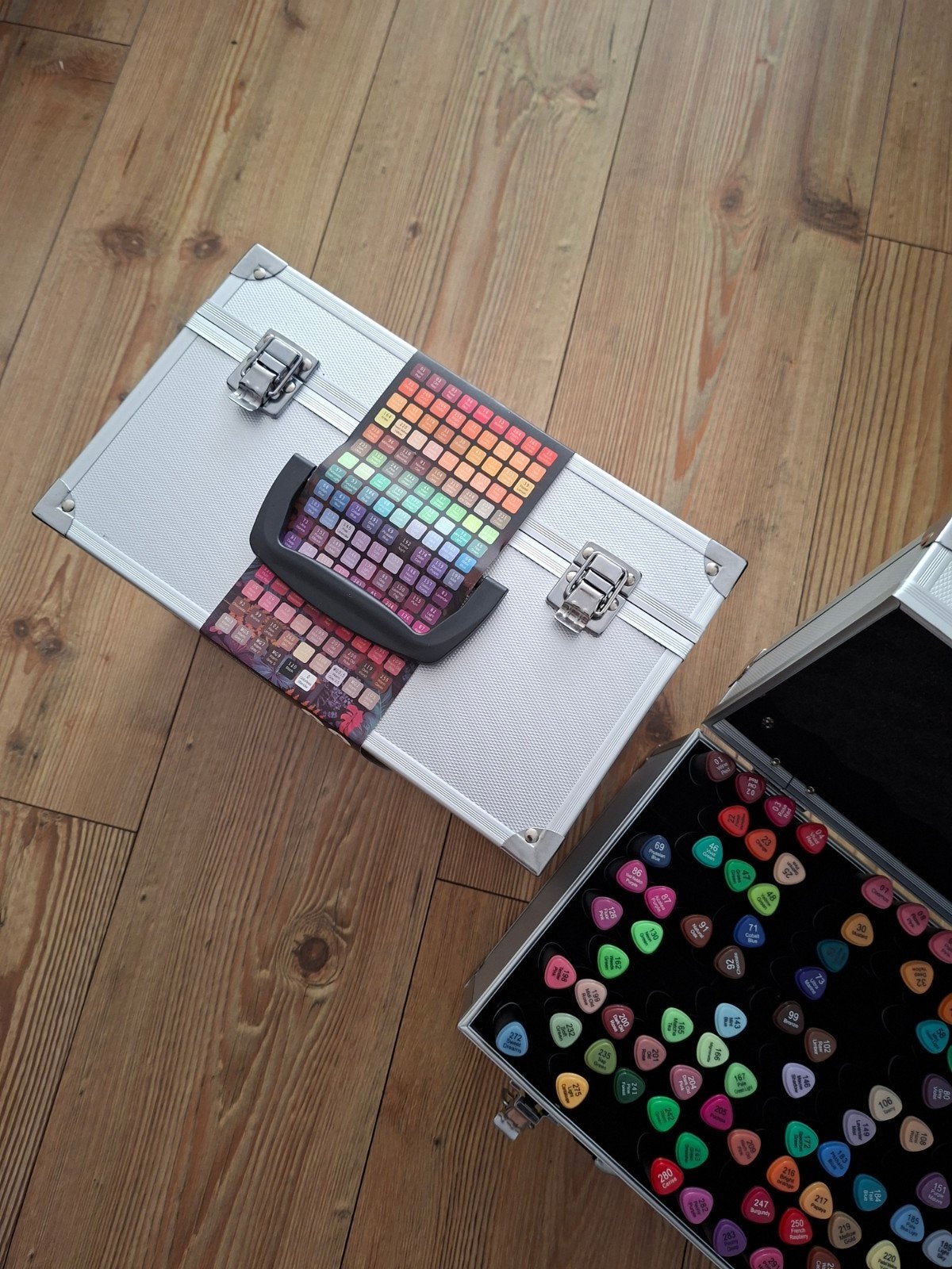 Nieuwe volle gesloten koffer van Decotime, Ophalen of Verzenden, Nieuw, Potlood of Stift