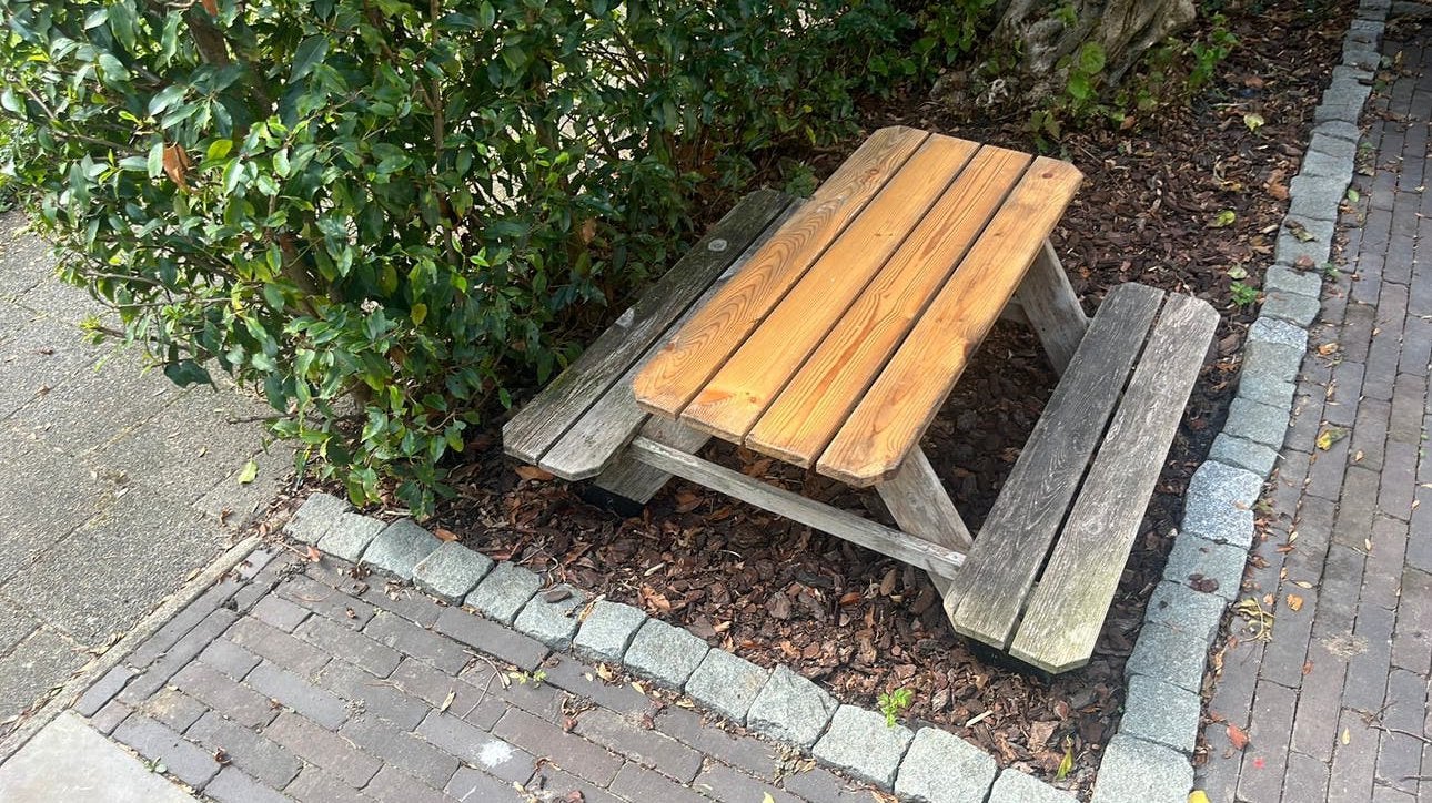 Houten kinder picknicktafel met water/zandspeelbak., Ophalen, Zo goed als nieuw, Rechthoekig, Hout