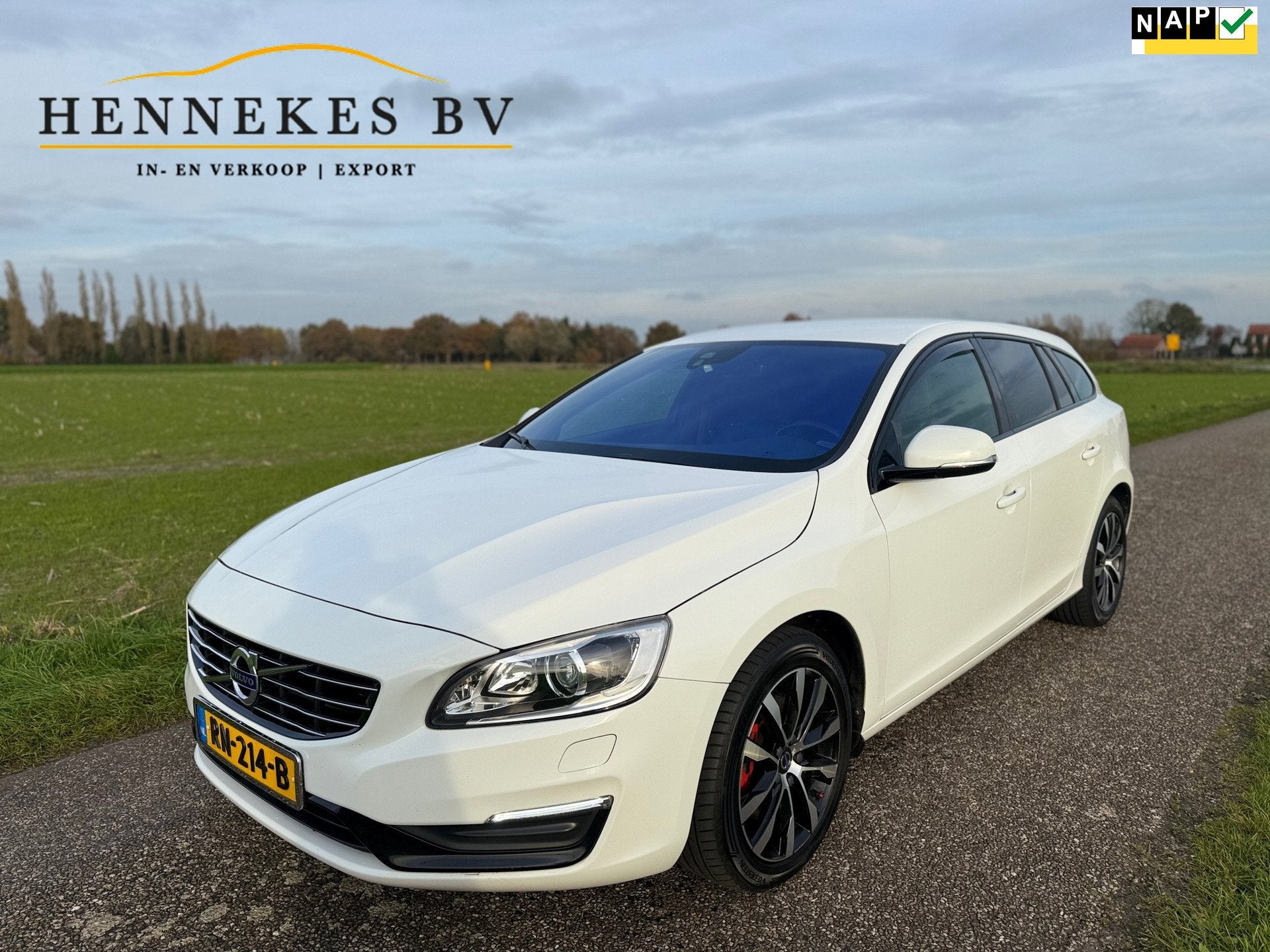 Volvo V60 2.0 T3 Polar+ Dynamic Xenon- Led, Auto's, Gebruikt, 4 cilinders, 1969 cc, Wit
