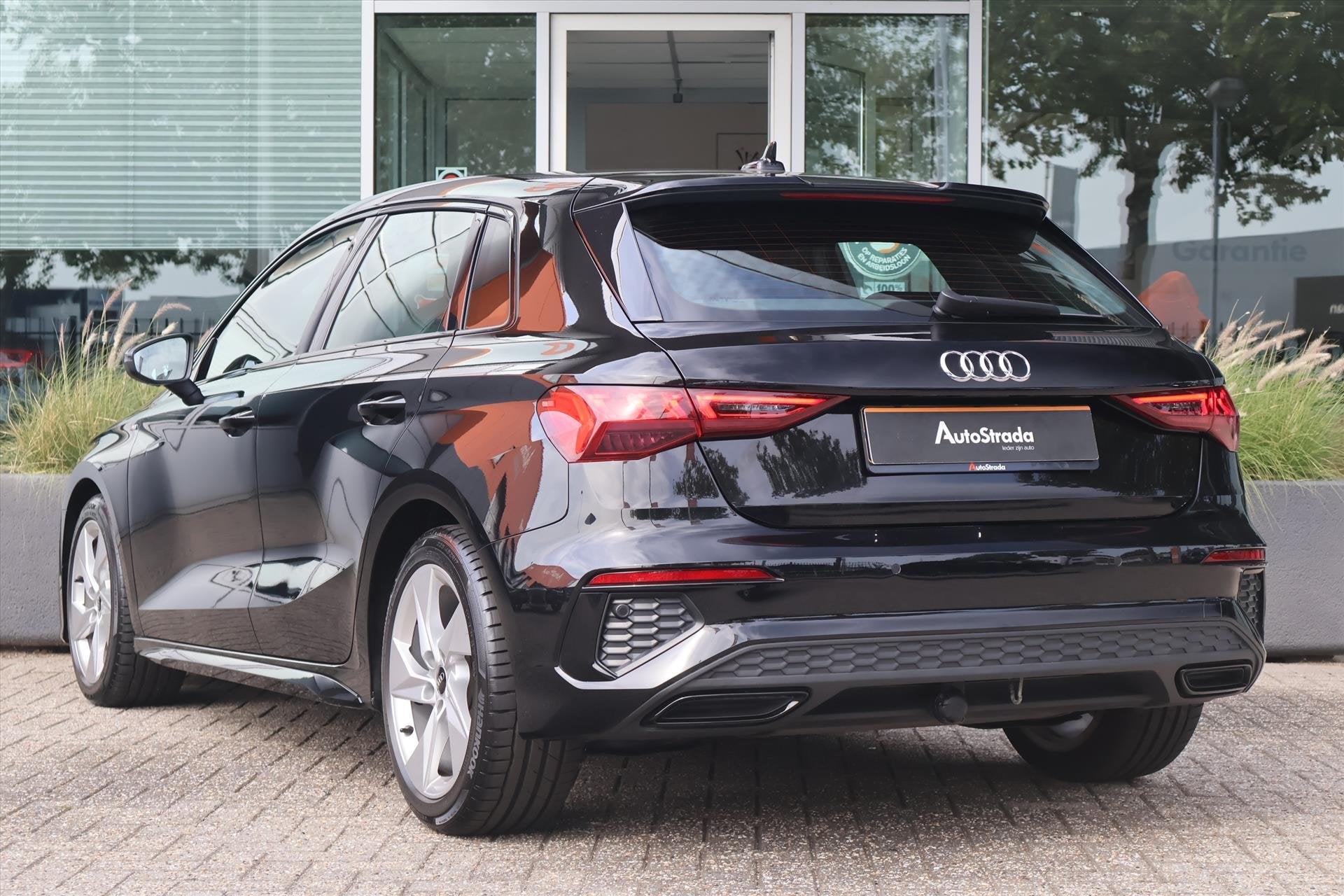 Audi A3 Sportback 35 S-Line TFSI 150pk | Navi | Trekhaak | R, Dealer onderhouden, 4 cilinders, Zwart, Bedrijf