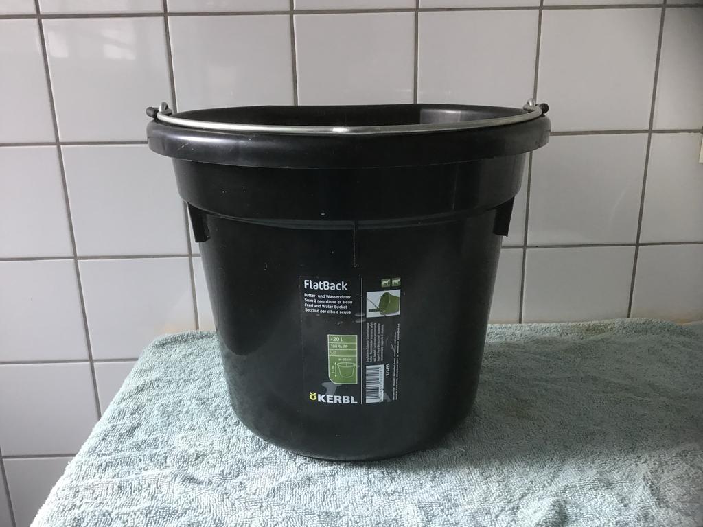Wateremmer / voeremmer 2 stuks, Ophalen, Gebruikt, Overige soorten