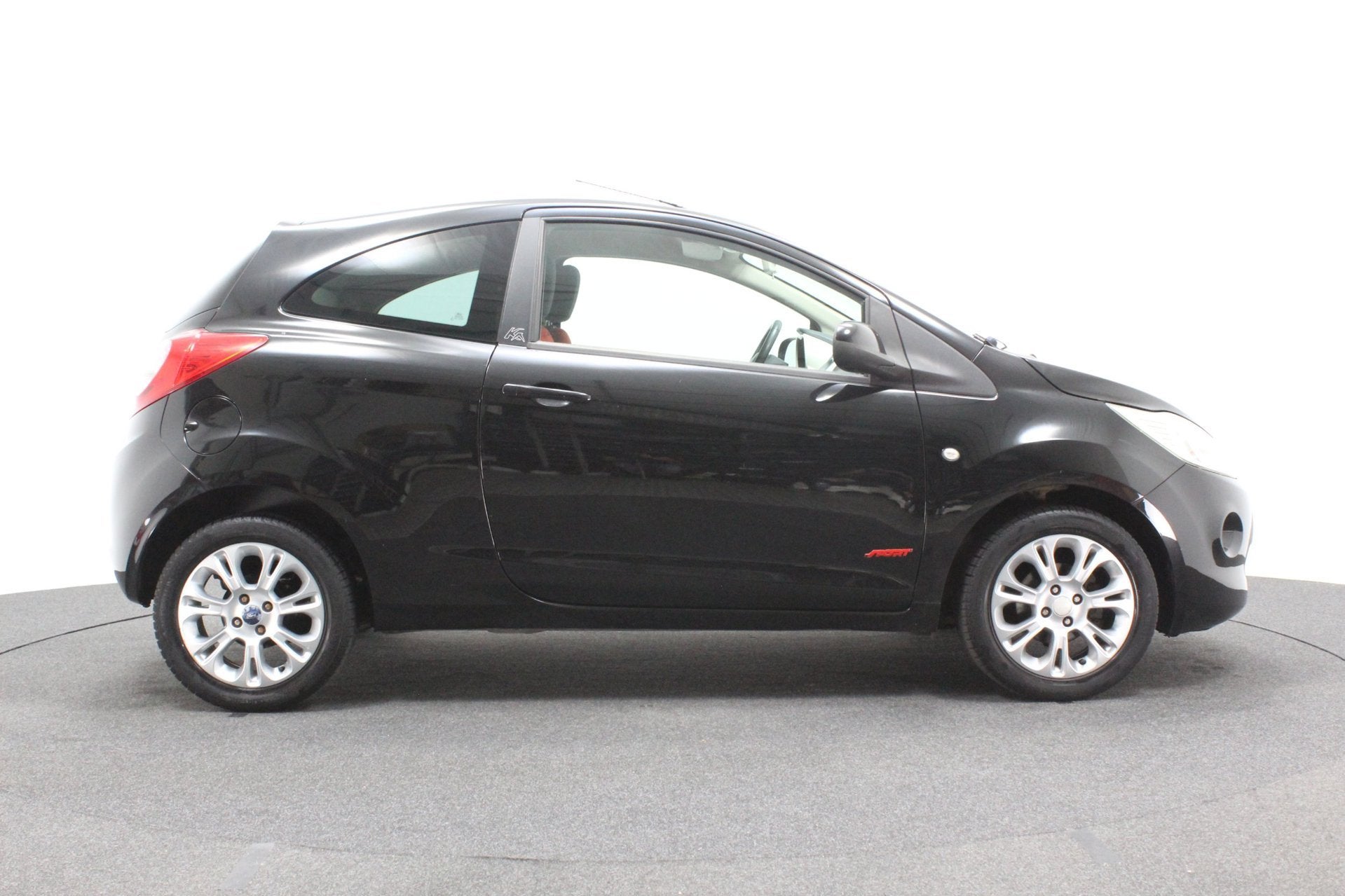 Ford Ka 1.2 Titanium | Airco | Sportvelgen | Stuurbediening, Auto's, Voorwielaandrijving, 1242 cc, 4 cilinders, 4 stoelen